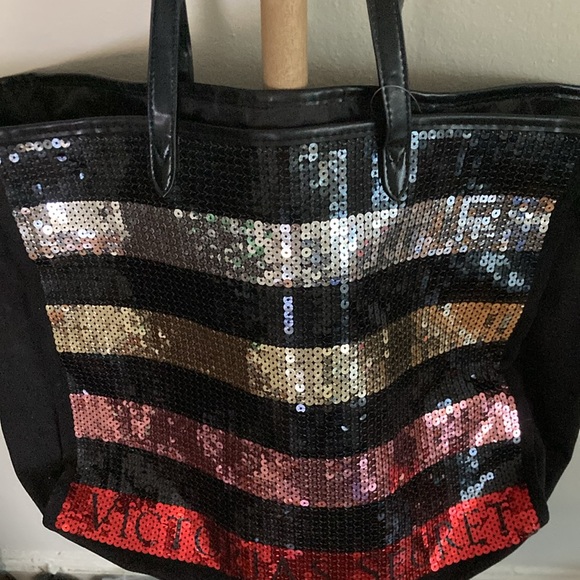 Must Go‼️ NWT Victoria Secret Sequin Tote Bag. Read Description 👇 - Picture 2 of 6